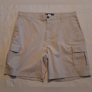 Chaps men's size 38 light tan cargo style shorts, 1 tiny spot, VGUC